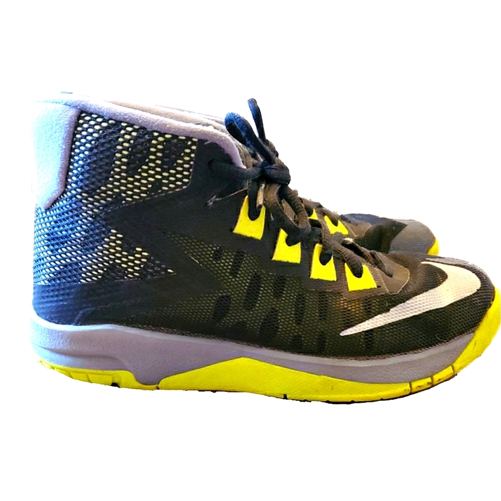 31) NIKE "Devosion" Kids Hightops Sz. 3 Youth